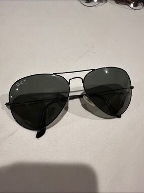 Ray-Ban Black Aviator Sunglasses with Dark Green Polarized Lenses